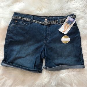 Lee Riders | Mid Rise Short W/ Belt Size 18
